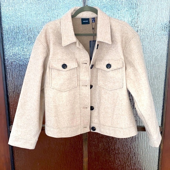 Vero Moda cropped jacket in a soft tan with front pockets and wooden buttons NWT - Picture 1 of 8